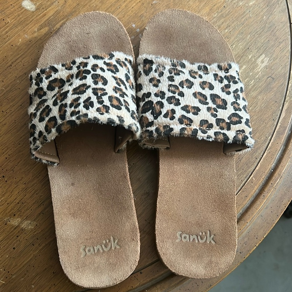 Sanuk slip on cheetah print sandals